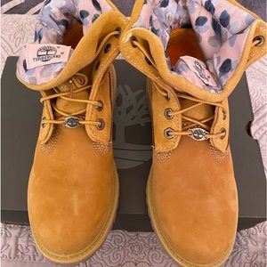 Women’s brand new Roll Top Timberland size 8